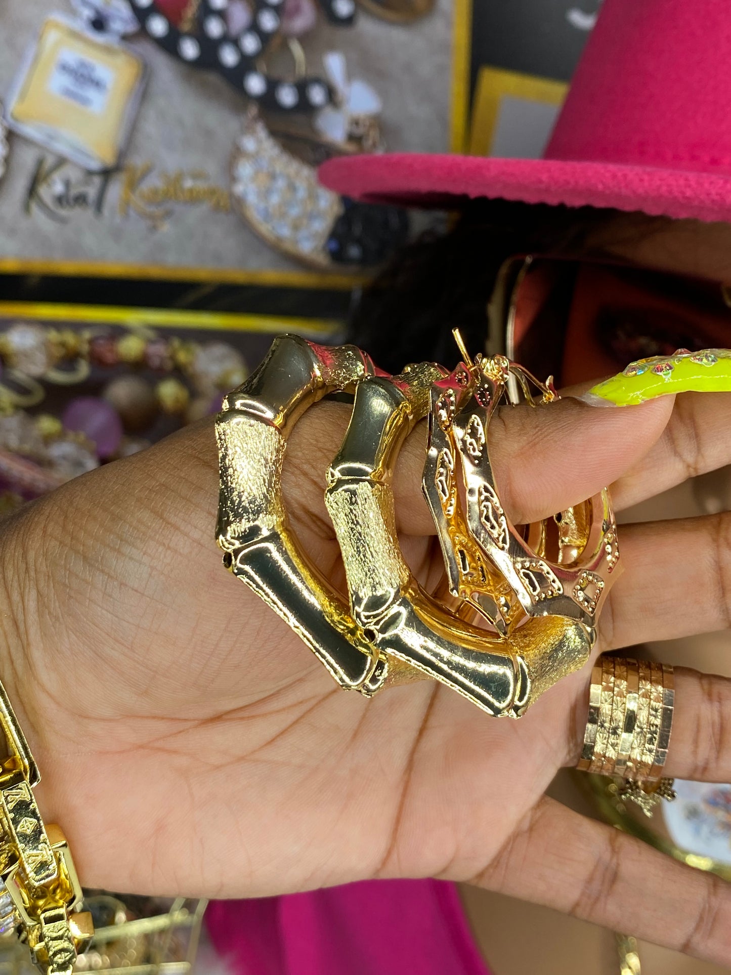 Earrings 2 pair… B