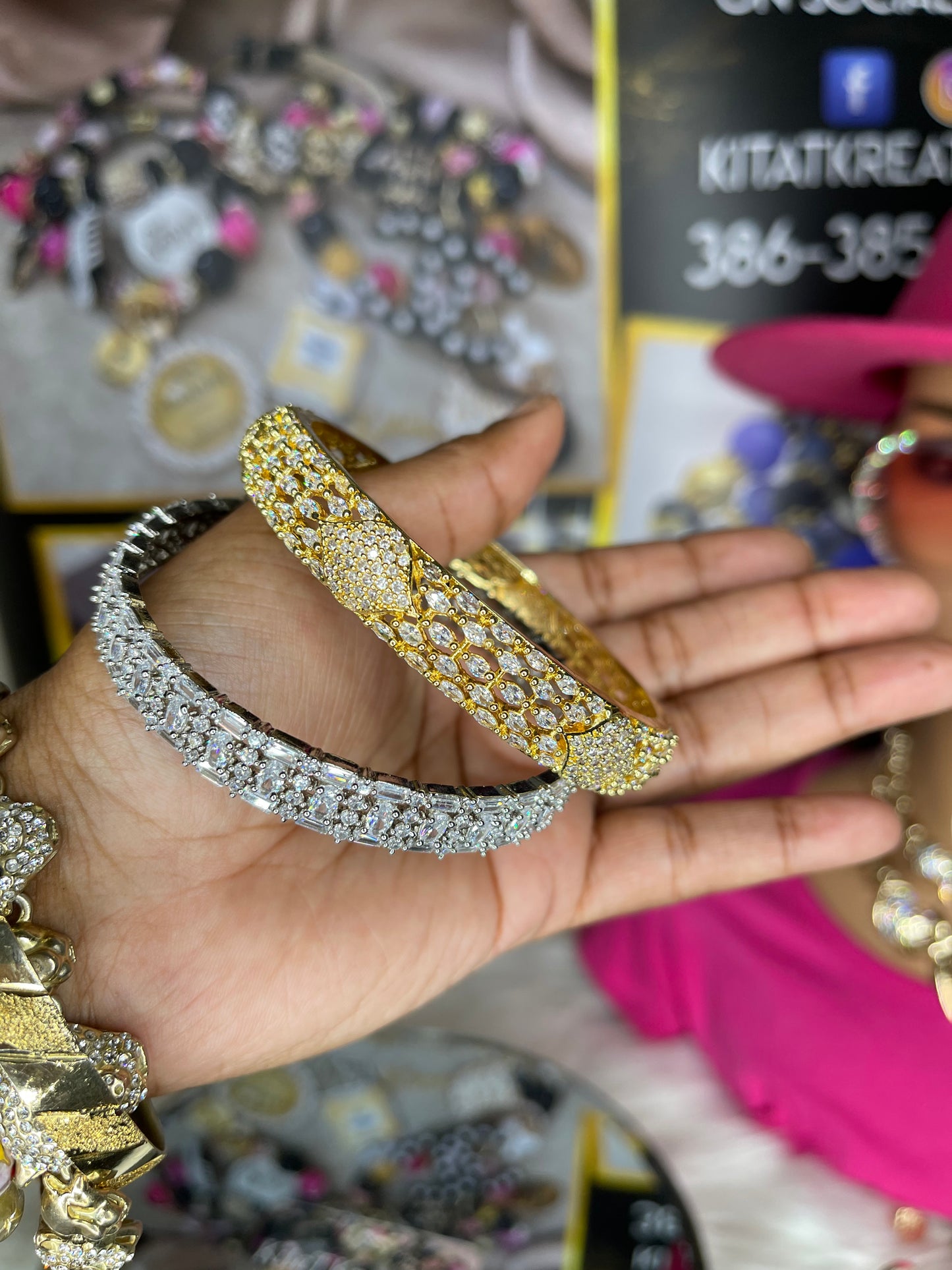 Kita Klaus 🎅is hea with 🆕 Indian Bangles…C